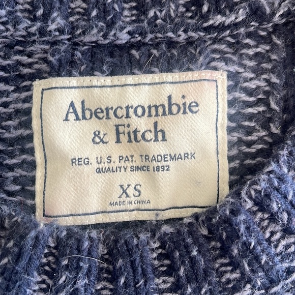 COPY - Abercrombie & Fitch Blue Slim Rib Cable Knit Crewneck Sweater - Picture 7 of 13